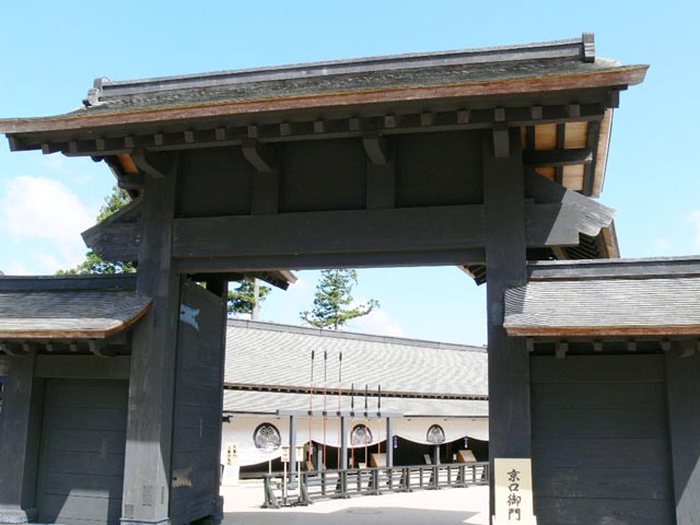 Kyoto side gate (Kyoguchigomon)
